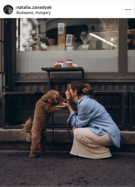 With dog. Dog lover. Poodle. Toy poodle. Travel. Travel with dog. Budapest. Travelgirl. Girltravel. TravelAesthetic Toy Poodle Photoshoot, Poodle Photoshoot, Dog Owner Photography, Rainy Photoshoot, Autumn Photography Portrait, Cookie Birthday, Poddle, Poodle Toy, Poodle Mom