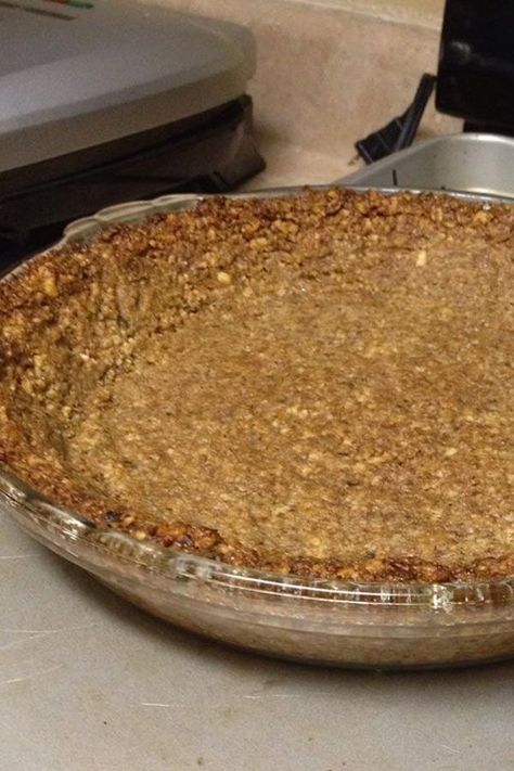 This walnut pie crust is a quick and easy pie crust recipe! Make the best pie crust using walnuts, butter, and sugar. You will love using this walnut pie crust to bake pies for Thanksgiving and Christmas desserts! Walnut Pie Crust Recipe, Walnut Pie Crust, Walnut Crust, Walnut Pie, Pie Crust Recipe Easy, Easy Pie Crust, Healthy Afternoon Snacks, Pie Crust Recipe, Sugar Pie