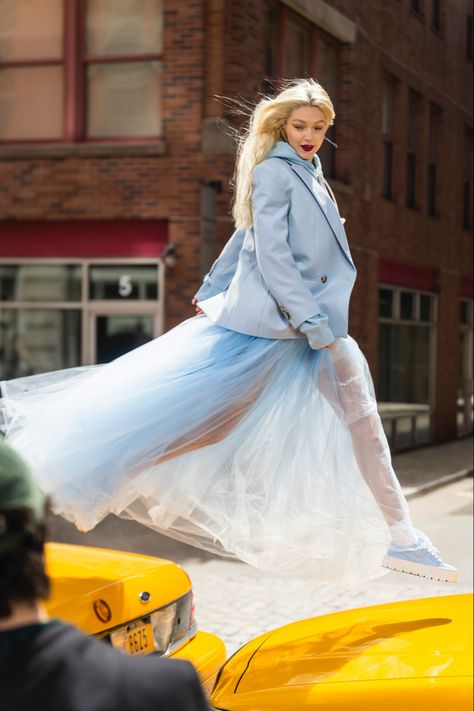 Maybelline Photoshoot, New York March, Gigi Hadid Outfits, Celebrity Magazines, Model Outfits, Sports Skirts, March 30, Gigi Hadid, On Set