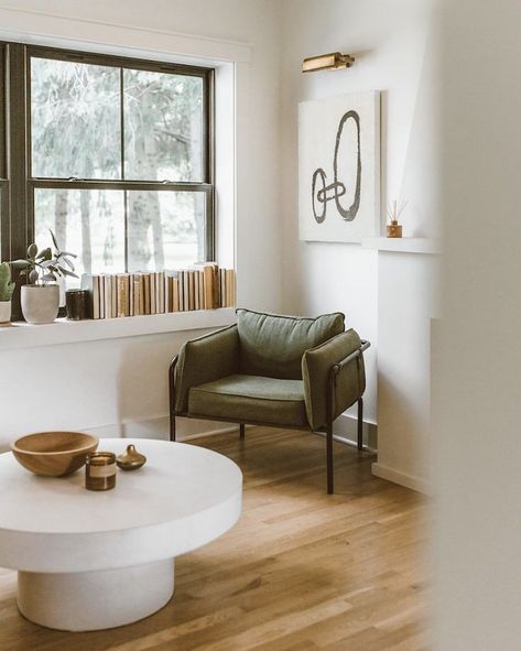 my scandinavian home: A Beautiful, Relaxed Home in Shades of Moss Green, White and Brown #modernlivingspace #art #moderhomedesign Hygge Decor Living Rooms, Interior Design Per La Casa, Hygge Decor, Ideas Hogar, Design Apartment, Design Del Prodotto, A Living Room, Scandinavian Home, Interior Inspo