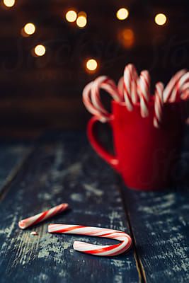 Candy Cane Candle, Candle Picture, Red Cup, Christmas Phone Wallpaper, Red Cups, Christmas Icons, Christmas Candy Cane, Candy Canes, Christmas Pictures