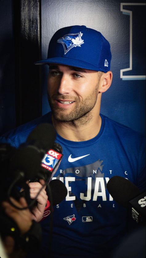 Kevin Kiermaier, Hot Baseball Players, George Springer, Blue Jays Baseball, Baseball Ball, Baseball Guys, Drinking Buddies, Mlb Players, Blue Ray