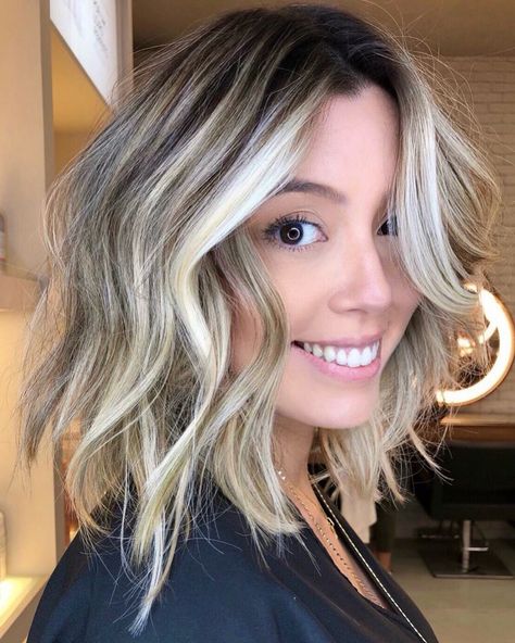 https://www.instagram.com/p/CMOCk4sJoRK/?igshid=j30lt4aimnmf Blonde Long Bob Balayage, Dimensional Blonde Long Bob, Lob Blonde Balayage Dark Roots, Blonde Balayage Lob Straight, Blonde Balayage Long Bob, Petite Blonde, Money Pieces, Layered Thick Hair, Layered Haircuts For Women