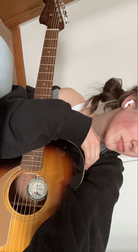 Guitar Player Aesthetic, Pose With Guitar, Female Guitarist Aesthetic, Poses With Guitar, Playing Guitar Aesthetic, Acoustic Guitar Aesthetic, Lara Core, Guitarist Aesthetic, Guitarist Girl