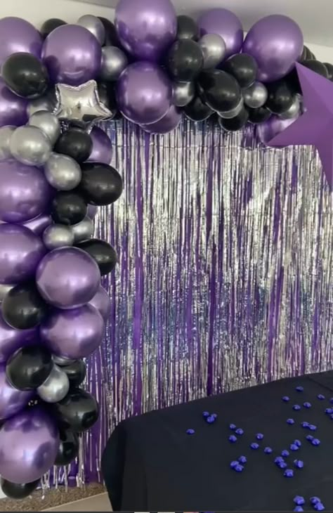 Purple Black And White Balloon Arch, Dark Purple Birthday Decorations, Purple And Black Backdrop, Black And Purple Sweet 16 Decorations, Black And Purple Birthday Theme, 14th Birthday Ideas For Teens, Dark Purple Birthday, Black And Purple Birthday Decor, Purple And Black Balloons