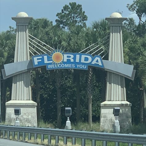 Welcome to Florida! There is so much to explore and see in here, from natural wonders to man made wonders. Florida Welcome Sign, Welcome To Florida Sign, Florida Pics, Welcome To Florida, Inmobiliaria Ideas, Dreamscape Architecture, Miss Florida, Florida Trip, Beach Stuff