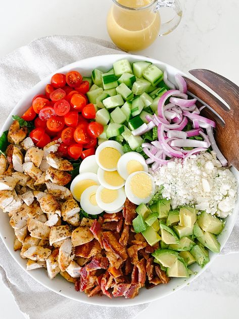 Homemade Chicken Marinade, Chicken Cobb Salad, Cobb Salad Recipe, Resep Salad, Meal Train Recipes, Air Fried Chicken, Cheese Salad, Chicken Marinades, Idee Pasto Sano