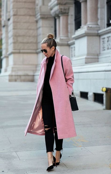 Pink Coat Outfit, Brooklyn Blonde, Pink Wool Coat, November Fashion, Quoi Porter, Coat Outfit, Pink Coat, Looks Street Style, Style Pink