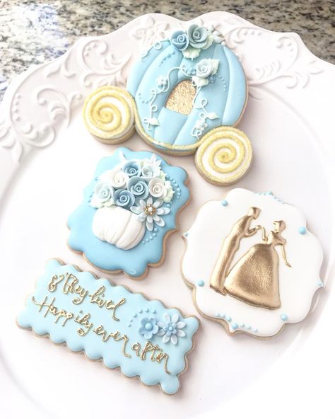 Cinderella Decorations, Cinderella Bridal Shower, Cinderella Wedding Theme, Wedding Shower Cookies, Cinderella Theme, Bridal Shower Cupcakes, Fairytale Party, Bridal Shower Inspo, Girl Cupcakes