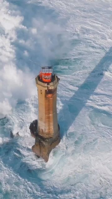 Lighthouse Storm, Storm Photography, Lighthouse Pictures, Beautiful Video, Beautiful Lighthouse, Divine Nature, Wow Video, Clipuri Video, Surfing Waves