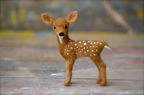 Top Ten Needle Felted Sculptures of 2013 by Teresa Perleberg Felted Artwork, Needle Felted Art, Tovad Ull, White Tail Deer, Felted Art, Needle Felting Diy, Needle Felted Christmas, Animal Artwork, Needle Felting Tutorials