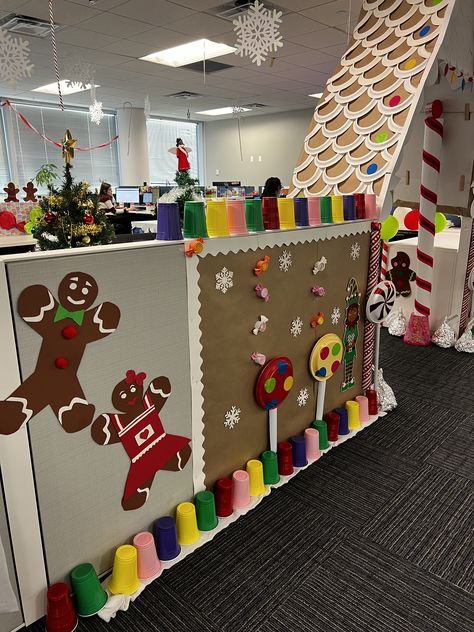 Christmas Office Cube Decorating Ideas, Office Decorated For Christmas, Office Gingerbread House Cubicle Diy, Work Gingerbread House Contest, Ginger Bread House Office Decorations, Office Cubicle Gingerbread House, Gingerbread House Work Cubicle, Ginger Bread House Cubicle Decorations, Christmas Village Office Cubicle