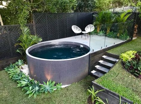 Jacuzzi Pool, Ideas De Piscina, Outdoor Hot Tub, Building A Swimming Pool, Small Swimming Pools, Cool Swimming Pools, Above Ground Pool Landscaping, Round Pool, Concrete Pool