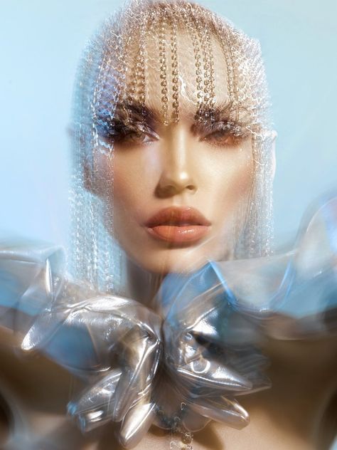 Glitter Beauty Editorial, Silver Foil Photoshoot, Chrome Editorial, Chrome Photoshoot, Silver Photoshoot, Silver Editorial, Winter Editorial, Modelling Portfolio, Silver Background