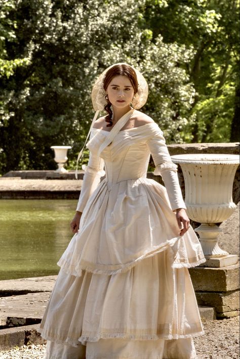 Queen Victoria Jenna Coleman, 1850 Dress, Victoria Jenna Coleman, 1840s Dress, 19th Century Dresses, Victoria Itv, Georgian Dress, Victorian Era Dresses, Southern Belle Dress