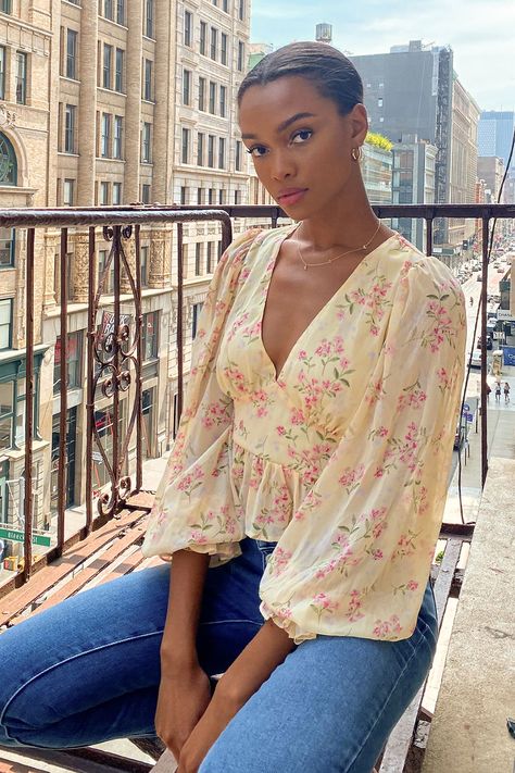 10 Statement Sleeve Tops That are a Must Have for Fall (Just Add Jeans!) Floral Top Outfit, Fairy Academia, Long Sleeve Peplum Top, Gathered Bodice, Balloon Sleeve Top, Feminine Top, Romantic Outfit, Green Floral Print, Cute Blouses