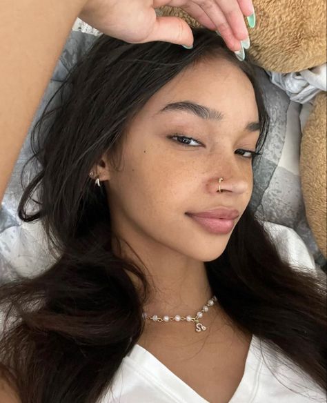 Kaylee Malcolm, Black Girls With Freckles, Light Brown Skin, Light Makeup Looks, Freckles Girl, Georg Listing, Bare Face, Looks Black, April 11