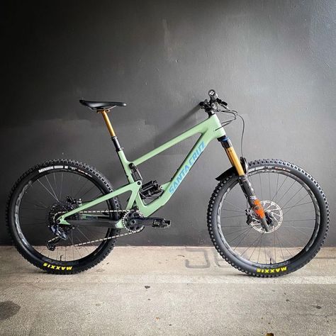 Santa Cruz Bicycles Australia on Instagram: “#Bronson CC build from @summitcyclesfitzroy, just in time for Christmas. #santacruzbicycles” Scott Mountain Bike, Santa Cruz Mtb, Santa Cruz Mountain Bike, Santa Cruz Bicycles, Rocky Mountain Bikes Mtb, Specialized Road Bikes, Downhill Bike, Australia, Bicycle