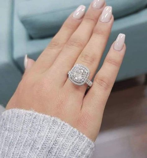 Make Rings, Dream Wedding Ring, Wedding Rings Halo, Dream Engagement Rings, Beautiful Engagement Rings, Wedding Rings Vintage, Engagement Ring Cuts, Halo Engagement Rings, Vintage Engagement