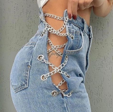 Nyc Fashion Winter, Jeans With Chains, Look Grunge, Diy Vetement, Streetwear Fashion Women, Nyc Fashion, Tomboy Fashion, Teenage Fashion Outfits, Teen Fashion Outfits