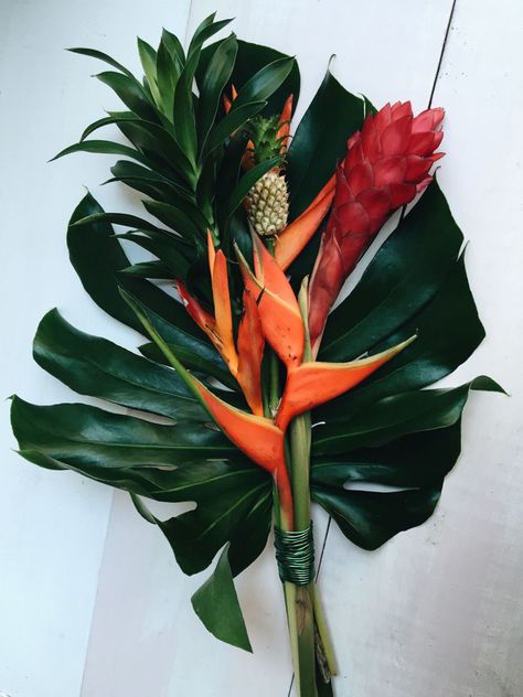 Easy Flower Arrangements, Tropical Wedding Bouquets, Tropical Wedding Theme, Tropical Floral Arrangements, Tropical Flower Arrangements, Tropical Wedding Flowers, Flower Arrangements Simple, Easy Flower, Deco Floral