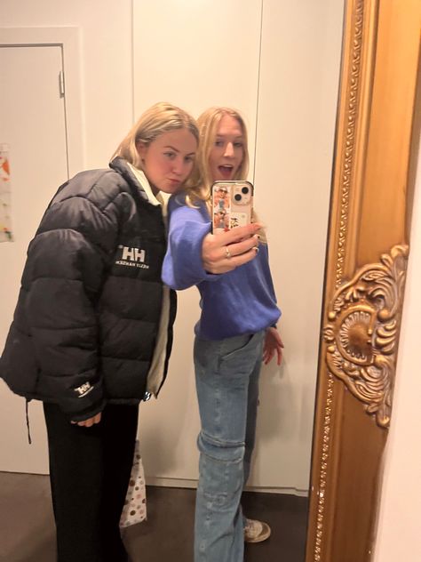 Helly Hansen Puffer Jacket, Puffer Outfit, Helly Hansen Jacket, Jacket Outfit Women, Girls Winter Jackets, Cute Friend Pictures, Main Character, Helly Hansen, Cute Friends