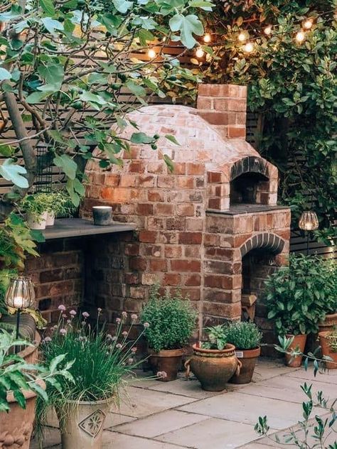 Gorgeous Outdoor DIY Pizza Oven Garden Pizza, Blood Candles, Brick Pizza Oven, Walled Garden, Pergola Patio, Garden Cottage, Pizza Oven, Patio Area, Back Garden