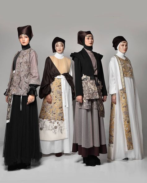 This Fashion Institute In Indonesia Takes Muslimah Fashion To A Whole New Level Etnik Modern Style, Modest Fashion Ideas, Modest Fashion Muslim, Dress Muslim Modern, Nobody Asked, Detail Couture, Batik Fashion, Fashion Muslim, Fashion Institute