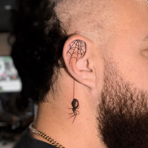 Blackwork Spider Behind The Ear Tattoo Gotik Tattoo, Tato Flash, Small Neck Tattoos, Behind Ear Tattoos, Spider Web Tattoo, Web Tattoo, Circle Tattoos, Spider Tattoo, Badass Tattoos