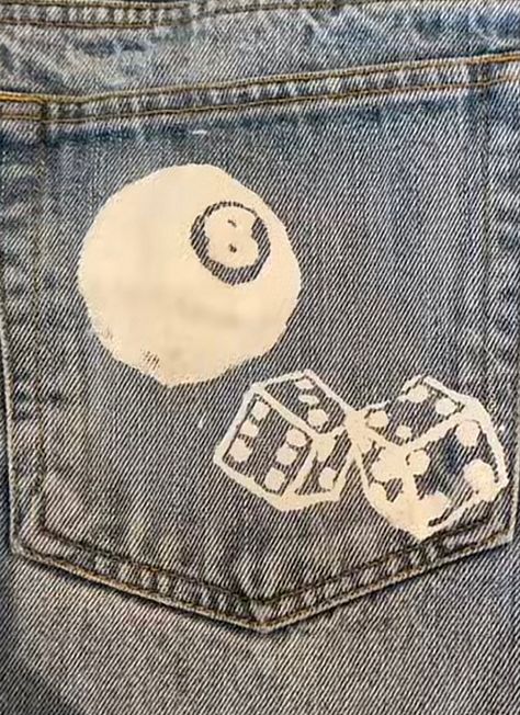 Drawing Jeans Ideas, Bleach Pen Jeans, Diy Custom Clothes Ideas, Painted Graphic Tees, Jean With Patches, Things To Draw On Your Pants, Jean Sewing Ideas, Bleach Jean Designs, Bleach Paint Pants