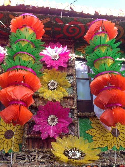 Pahiyas Festival Farmers ar celebrating for a good harvest. The houses are decorated witj colorful harvest. The famous decoration is Kiping (leaves made out of rice). Pahiyas Festival Decorations, Pahiyas Festival, Avant Garden, Thanksgiving 2024, Art 2023, Harvest Festival, Caricatures, Festival Decorations, Event Decor