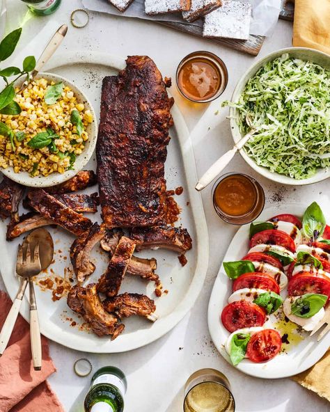 A full ribs dinner party with a side of Cabbage Salad, a traditional caprese and a corn salad Ribs Dinner Ideas, Bbq Corn Salad, Bbq Menu Ideas, Food Entrees, Slaw Salad, Bbq Corn, Ribs Bbq, Bbq Baby Back Ribs, Whats Gaby Cooking