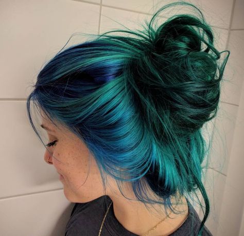 Dark Blue And Teal Hair, Purple Green Blue Hair, Blue And Green Dyed Hair, Blonde Teal Hair, Blue And Green Hair Ideas, Smokey Green Hair, Aqua Marine Hair, Dark Blue And Green Hair, Smokey Teal Hair