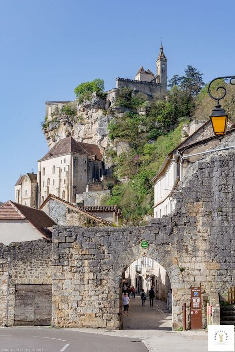 Rocamadour, le village médiéval et la cité religieuse dans le Lot - Les Photos de Sébastien Colpin French Cities, Landscape Reference, Regions Of France, Beaux Villages, Le Lot, Painting Photos, Life Inspiration, Trees To Plant, Places Ive Been