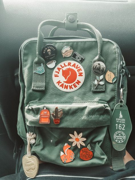 Fjallraven Kanken Patches, Fjallraven Backpack Aesthetic, Backpack Accessories Aesthetic, Kanken Sling Bag Aesthetic, Kanken Sling Bag Outfit, Fjallraven Aesthetic, Kanken Bag Aesthetic, Fjallraven Sling, Fjallraven Kanken Backpack Aesthetic