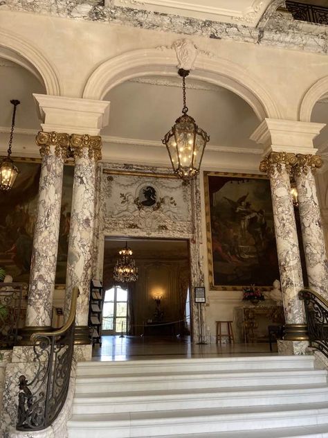 The Elms Mansion in Newport, Rhode Island Newport Mansions Interior, Rhode Island Homes, The Elms Newport, Marble Mansion, Long Island Mansion, Beautiful Mansion, Newport Mansions, Mansion Aesthetic, The Gilded Age