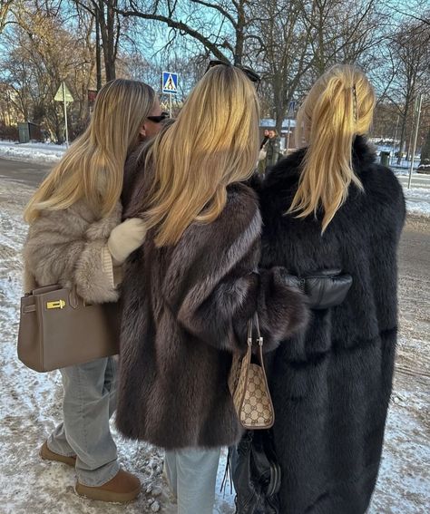 Fur Coat Aesthetic Outfit, Scandi Winter Outfits, Faux Fur Coats Outfit, Old Money Winter, Fur Coat Outfit, Andermatt, Paris Outfits, Stockholm Fashion, Winter Fits