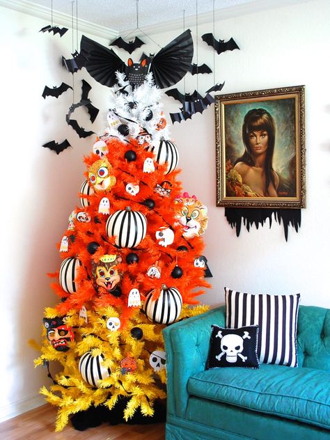 Candy Corn Halloween Tree by Jennifer Perkins Halloween Tree Decorations, Halloween Christmas Tree, Halloween Living Room, Diy Halloween Decor, Adornos Halloween, Halloween Tree, Halloween Trees, Halloween Vintage, Halloween 2018