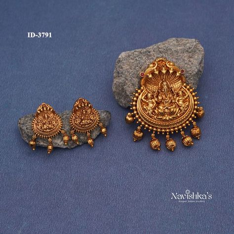 #navishkas #navishkasgoldplatedjewelry #designerjewellery #jewellery #nakshi #nakshijewellery #blackantiquejewellery #antiquejewelry #antiquejewelry #antique #pendantsets #pendant #pendantsofinstagram #lockets #longnecklace #shortnecklace #antiquejewelry #imitationjewellery #beadsjewelry #beadsmala #beadsmalaset #pendants #antiquejewellery #ınstagood Antique Pendant Set, Ganesh Pendant, Lakshmi Devi, Gold Jewelry Simple Necklace, Gold Mangalsutra Designs, Gold Mangalsutra, Mangalsutra Designs, Indian Jewelry Sets, Gold Jewelry Simple