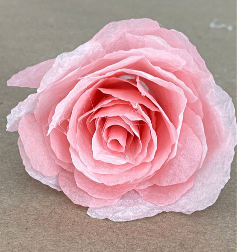 Coffee Filter Flowers Diy, Diy Coffee Filter, Crocheted Butterfly, Coffee Filter Roses, Vases Centerpieces, Coffee Filter Wreath, Coffee Filter Flowers, Coffee Filter Crafts, How To Make Rose