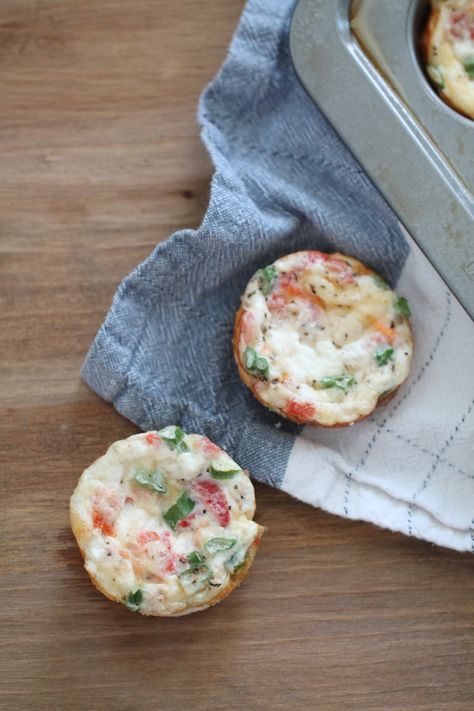 Starbucks Egg White Red Pepper, Starbucks Egg White Bites, Roasted Red Peppers Recipes, Red Pepper Recipes, Easy Breakfast Casserole Recipes, Pepper Recipe, Copycat Starbucks, Breakfast Prep, Sous Vide Recipes