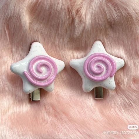 Clay Keychain, Clay Inspo, Tanah Liat, Clay Diy Projects, Cute Polymer Clay, Clay Stuff, Pink Clay, Cute Clay, Clay Art Projects