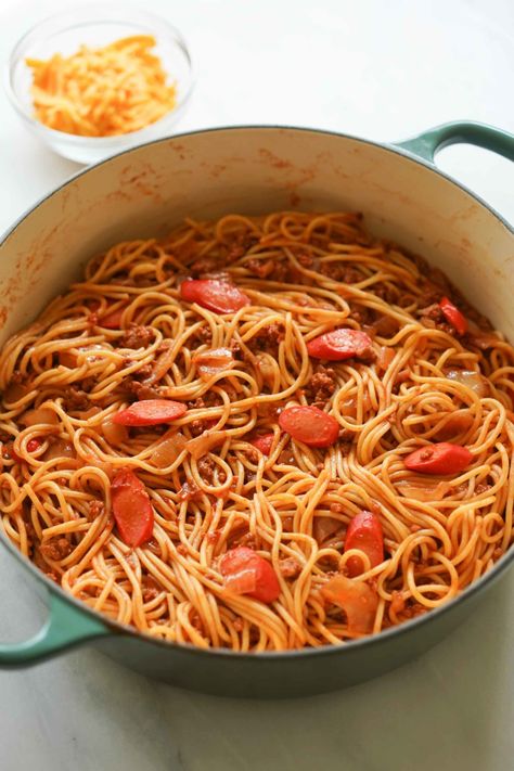 Filipino Spaghetti Recipe (w/ Sweet Spaghetti Sauce) - Hungry Huy Sweet Spaghetti, Food Spaghetti, Sweet Spaghetti Recipes, Sweet Spaghetti Sauce, Spaghetti Chicken, Spaghetti Wallpaper, Hot Dog Spaghetti Recipes, Filipino Pasta Recipe, Spaghetti And Hot Dogs Recipe