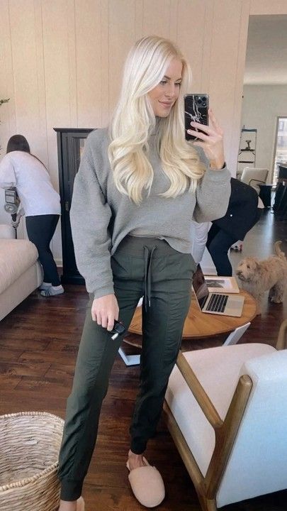 Scrub Pants Outfit Style, Scrub Pants Outfit Business Casual, Physical Therapy Outfit, How To Style Scrubs, Scrub Pants Outfit, Kathleen Post, Gym Joggers, Peaceful Moments, Work Fits