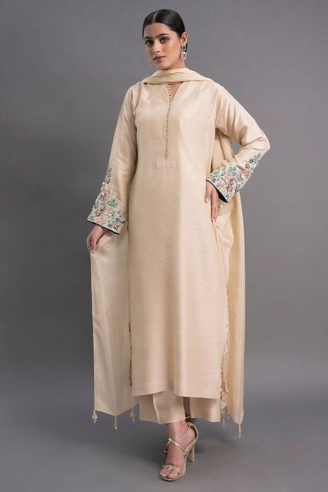 Gold Trousers, Raw Silk Dress, Pakistani Fashion Party Wear, Salwar Kamiz, Sleeves Designs For Dresses, Kurta Designs Women, Boutique Dress Designs, Pakistani Dress Design, Designs For Dresses