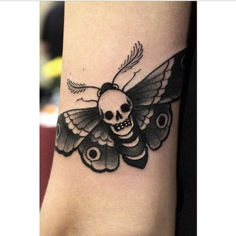 @kristiwallsnyc is amazing ☺️ appts@bangbangforever.com Lagoon Tattoo, Left Arm Tattoos, Insect Tattoo, Tattoo Instagram, Moth Tattoo, Diy Tattoo, Desenho Tattoo, Halloween Tattoos, American Traditional Tattoo