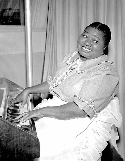 The great actress,  Hattie McDowell, as Beulah, in 1951. Penyiar Radio, Hattie Mcdaniel, Scarlett O'hara, Hollywood Photo, Black Actresses, Mae West, Gene Kelly, Black Actors, Queen Latifah