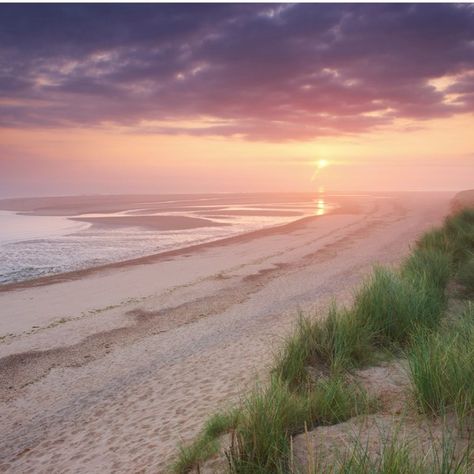 British Beaches, Uk Beaches, Norfolk England, British Seaside, Norfolk Coast, Beach Pink, Photography Beach, Ice Creams, To Infinity And Beyond