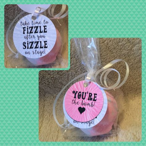 Good luck gift for dancers. Bath Bomb "you're the bomb" Bath Bomb Gift Ideas, Cheer Competition Gifts, Dance Competition Gifts, You're The Bomb, Cheer Team Gifts, Dance Team Gifts, Youre The Bomb, Dance Recital Gifts, Buddy Gifts