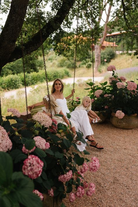 White Dress Code - Julia Berolzheimer Ferragamo Bag, Future Farms, Julia Berolzheimer, Big Yard, Countryside House, Little Garden, White Summer, Garden Styles, Dress Code